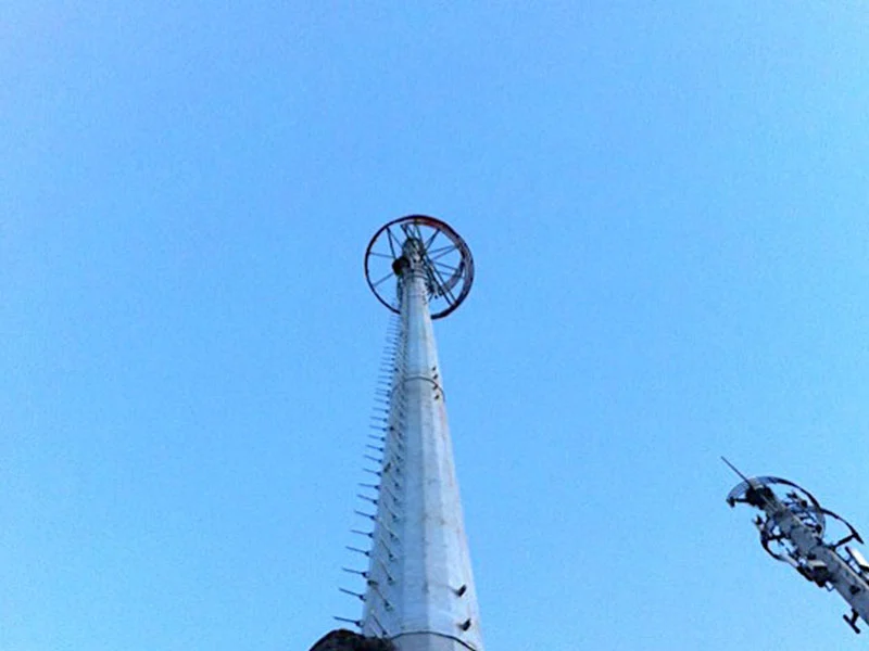 تركيب أعمدة فولاذية كهربائية